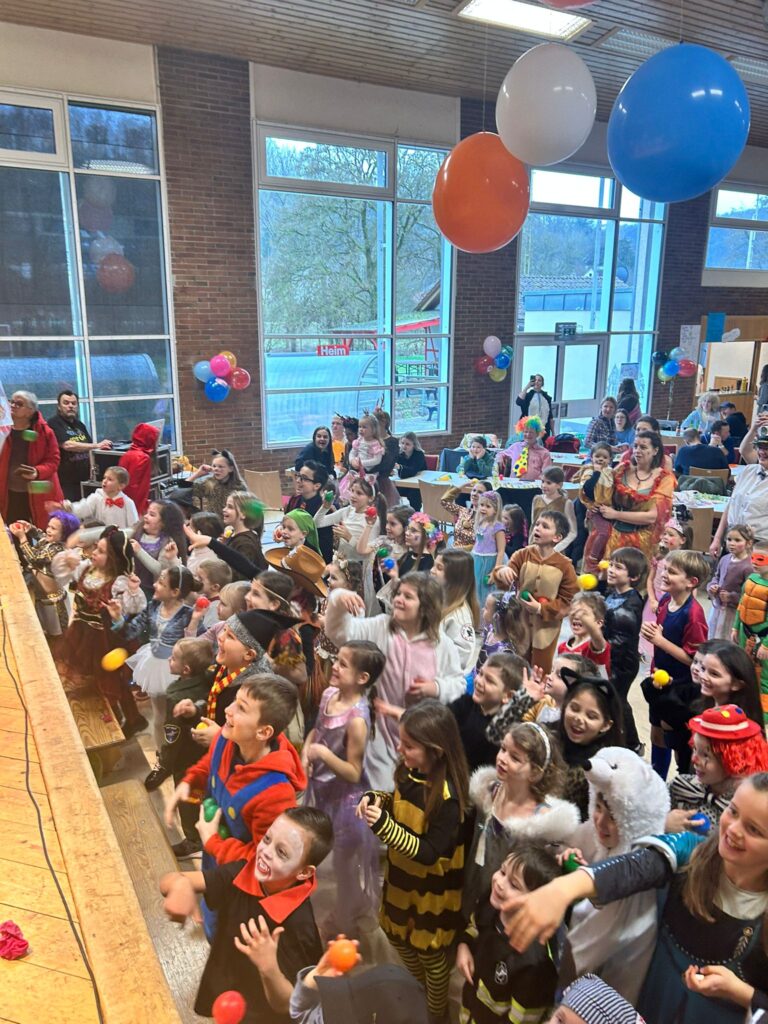 Kinderfasching in der Turnhalle Ohrnberg 